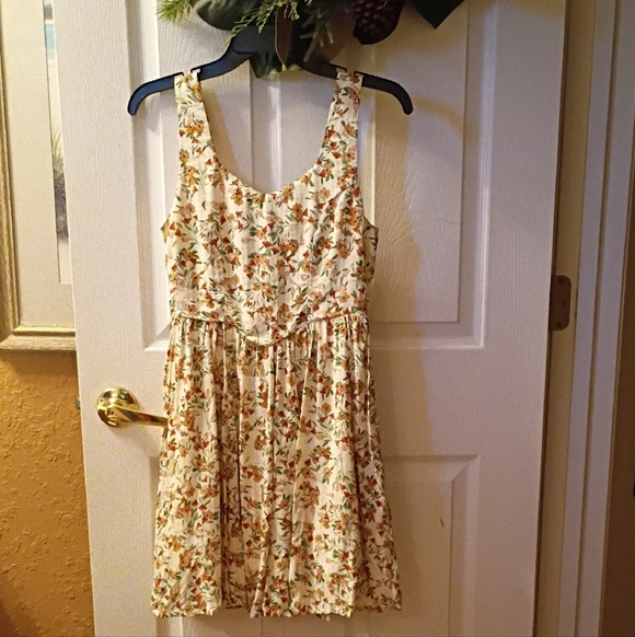 Sadie & Sage Floral Mini Dress - Cream and Red - Picture 1 of 3